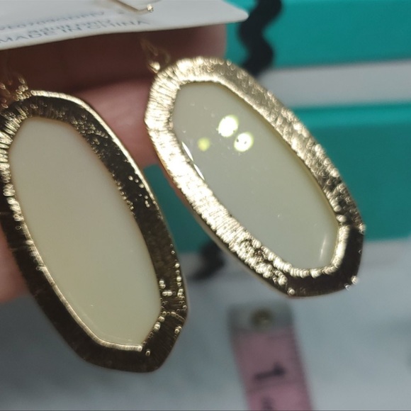 Cream Opalescent Look Acrylic Diamond Cut Earrings - Picture 7 of 8